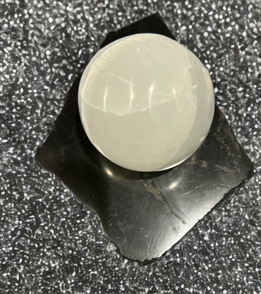✨ Elevate Your Energy with a Selenite Sphere & Shungite Holder Combo! ✨